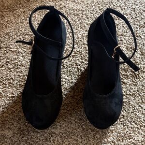 Elegant Black velvet w/ wedged heels